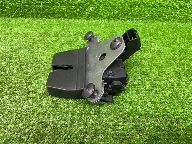 Замок багажника, 2600 рублей, Москва