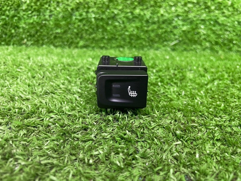 Кнопка обогрева сидений, 2000 рублей, Москва