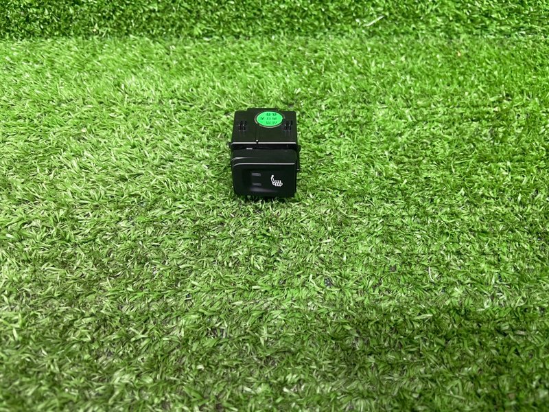 Кнопка обогрева сидений, 2000 рублей, Москва