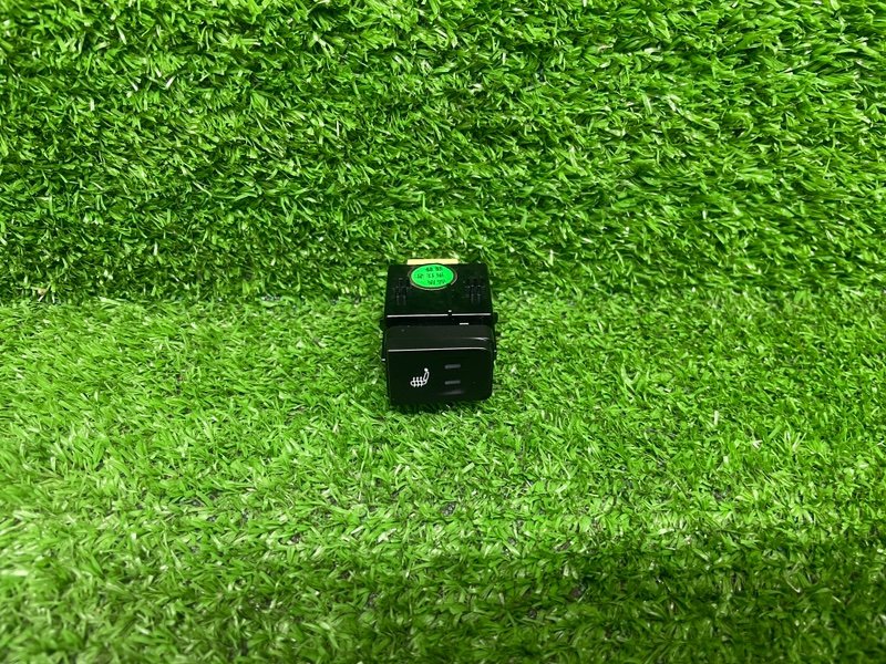 Кнопка обогрева сидений, 2000 рублей, Москва