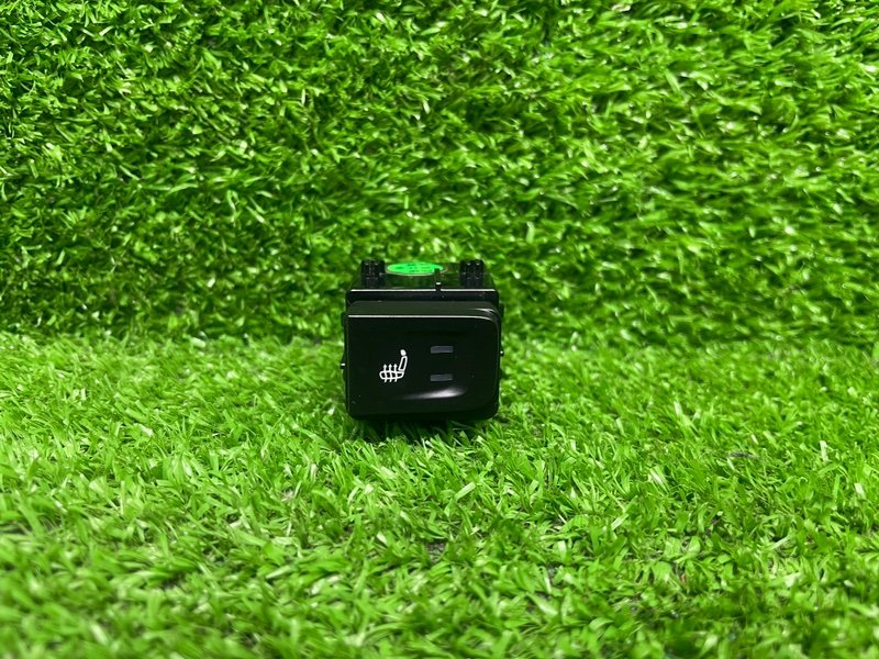 Кнопка обогрева сидений, 2000 рублей, Москва