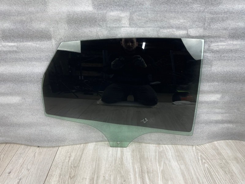 Стекло двери задней правой, 1000 рублей, Москва