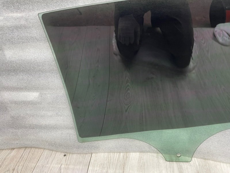 Стекло двери задней правой, 1000 рублей, Москва