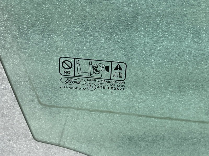 Стекло двери передней правой, 1000 рублей, Москва