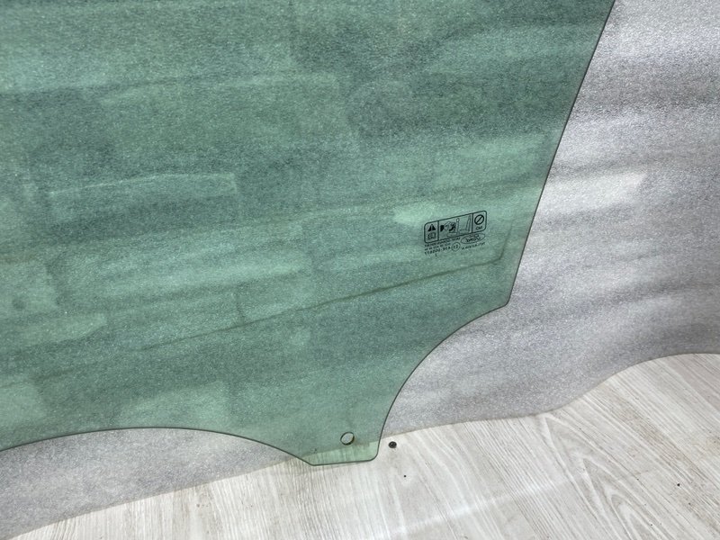 Стекло двери передней правой, 1000 рублей, Москва