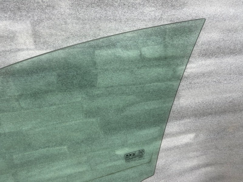 Стекло двери передней правой, 1000 рублей, Москва