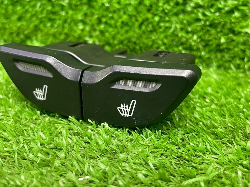 Кнопка обогрева сидений, 600 рублей, Москва