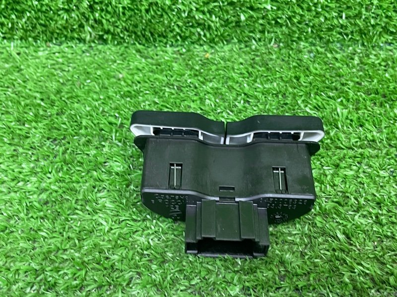 Кнопка обогрева сидений, 600 рублей, Москва