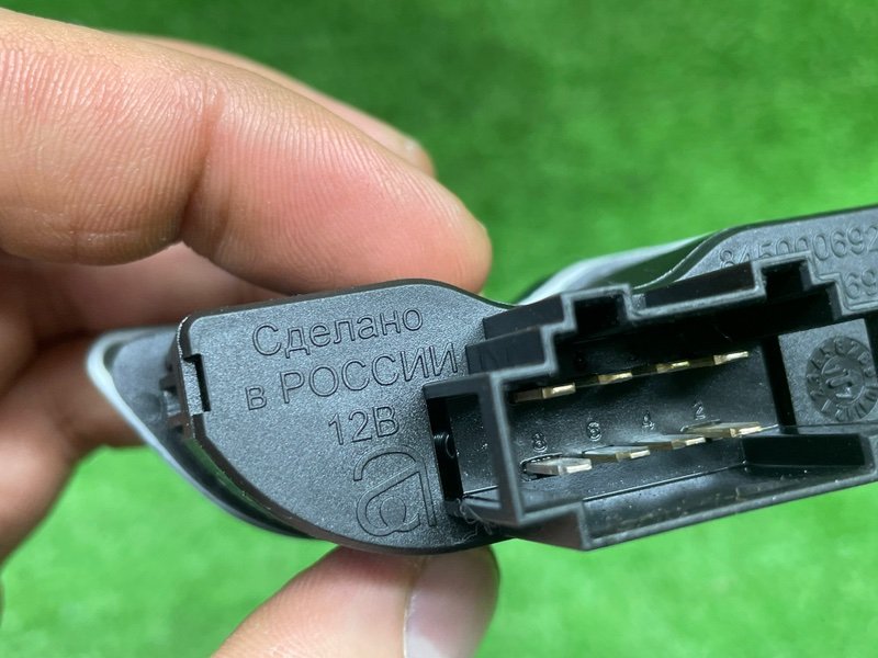 Кнопка обогрева сидений, 600 рублей, Москва