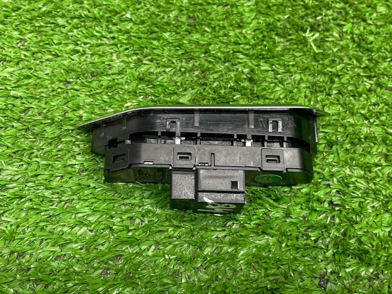 Блок кнопок, 2000 рублей, Москва