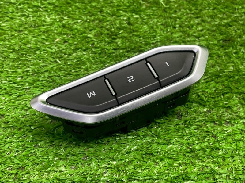 Блок кнопок, 2000 рублей, Москва