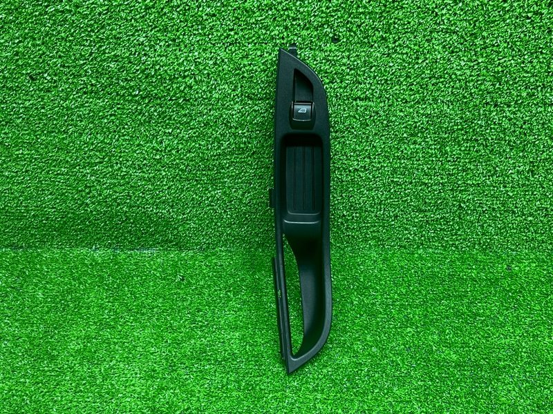 Кнопка стеклоподъемника, 1000 рублей, Москва