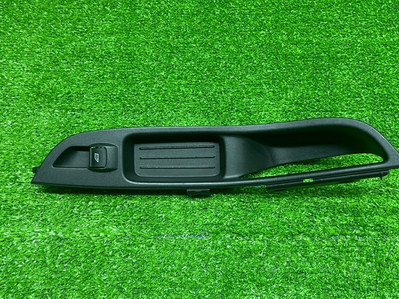 Кнопка стеклоподъемника, 1000 рублей, Москва