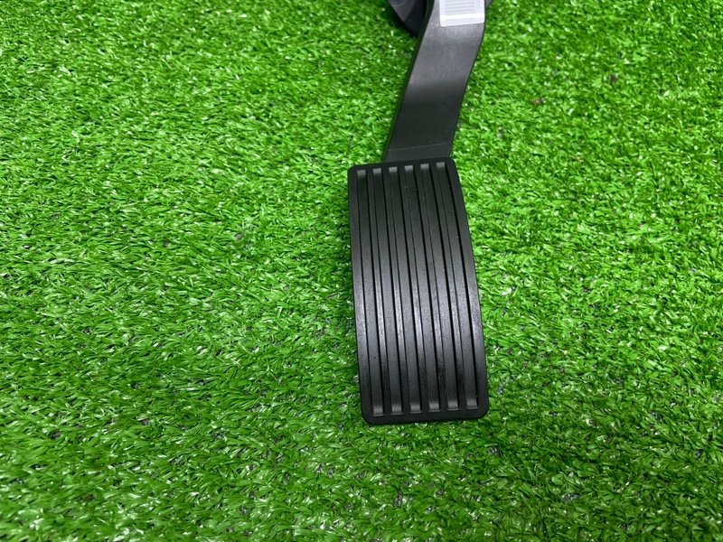 Педаль газа, 2000 рублей, Москва