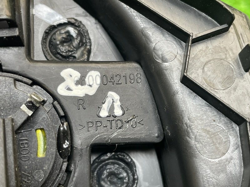 Крышка зеркала, 1000 рублей, Москва