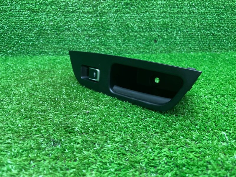 Кнопка стеклоподъемника, 1000 рублей, Москва