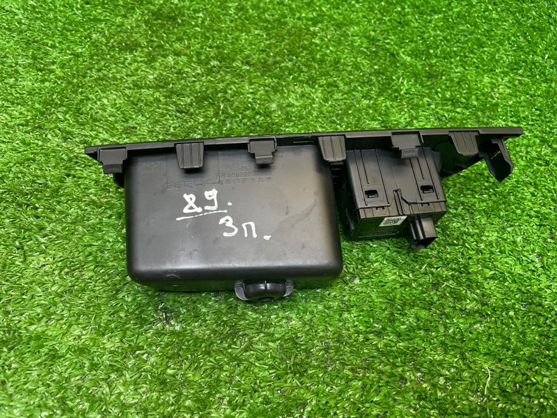 Кнопка стеклоподъемника, 1000 рублей, Москва