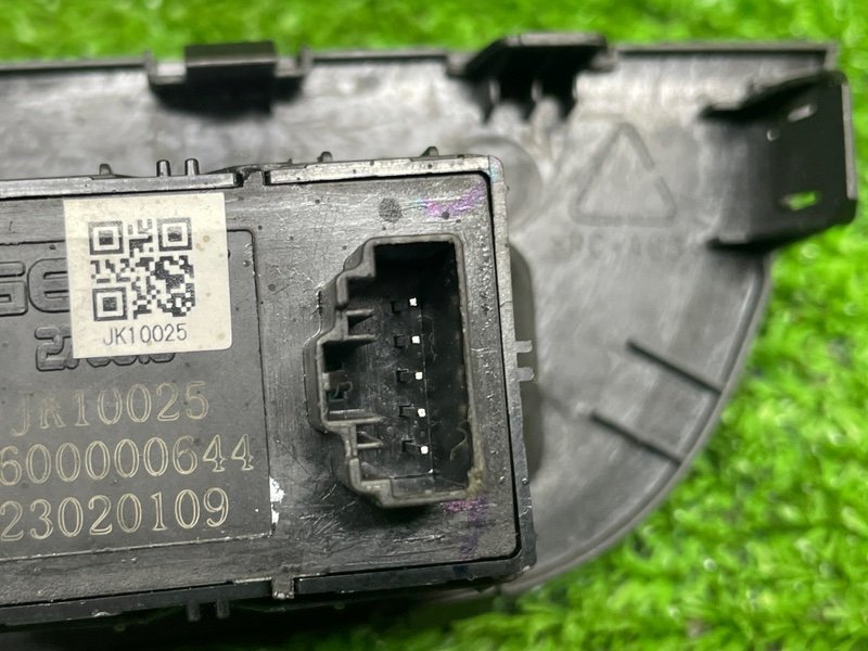 Кнопка стеклоподъемника, 1000 рублей, Москва