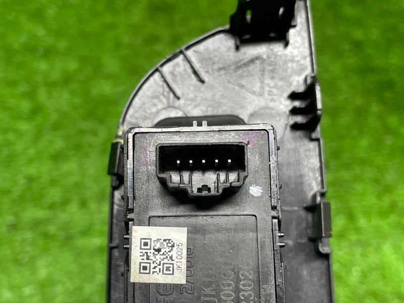 Кнопка стеклоподъемника, 1000 рублей, Москва