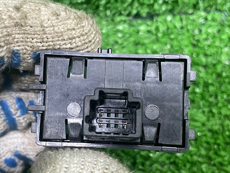 Кнопка курсовой устойчивости, 1000 рублей, Москва