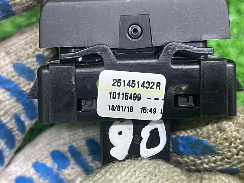 Кнопка курсовой устойчивости, 1000 рублей, Москва