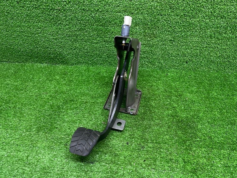 Педаль тормоза, 2000 рублей, Москва