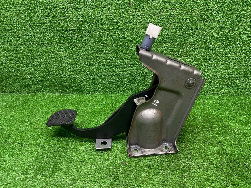 Педаль тормоза, 2000 рублей, Москва