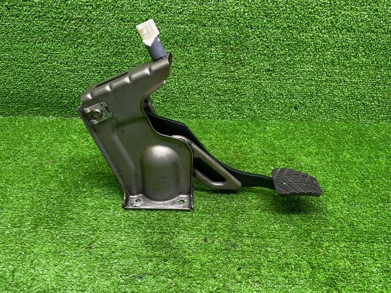 Педаль тормоза, 2000 рублей, Москва