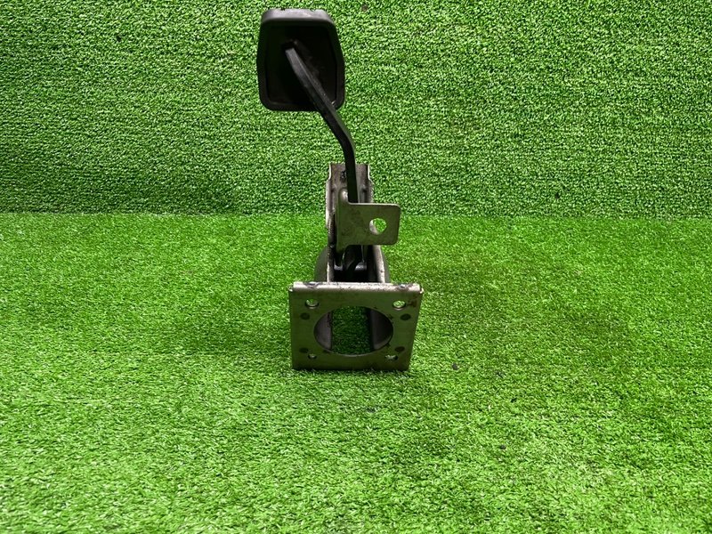 Педаль тормоза, 2000 рублей, Москва