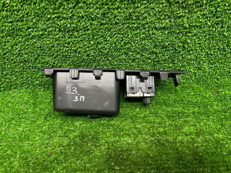 Кнопка стеклоподъемника, 1000 рублей, Москва