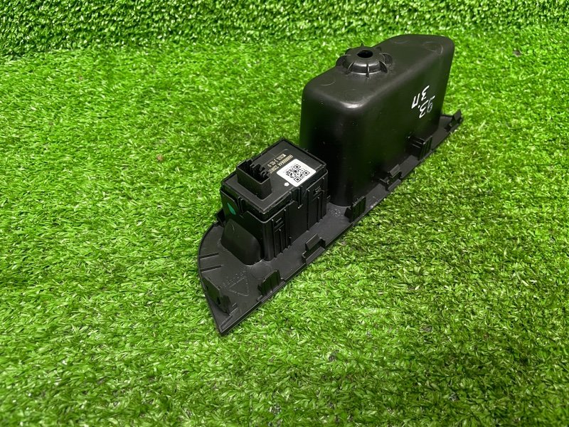 Кнопка стеклоподъемника, 1000 рублей, Москва