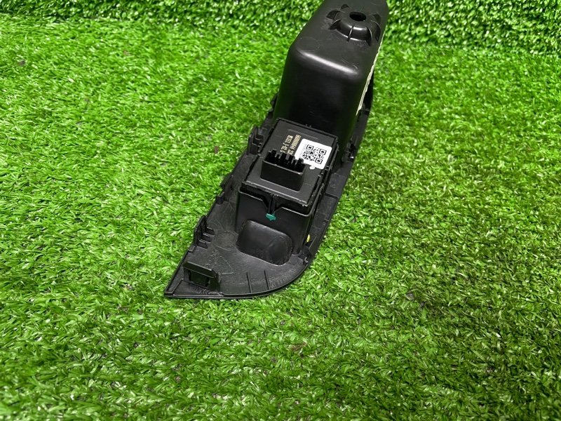 Кнопка стеклоподъемника, 1000 рублей, Москва