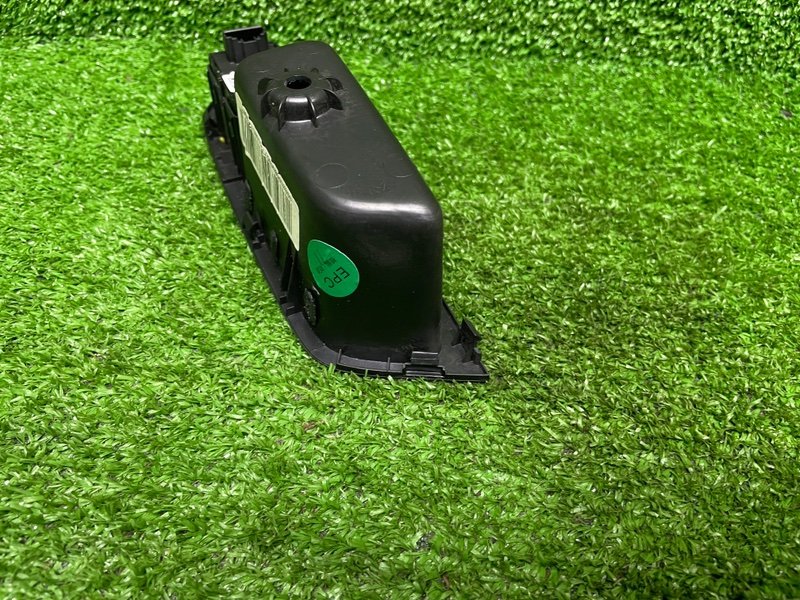 Кнопка стеклоподъемника, 1000 рублей, Москва