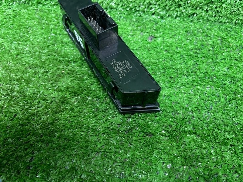 Блок кнопок, 2000 рублей, Москва