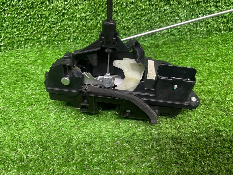 Замок двери передней правой, 2000 рублей, Москва