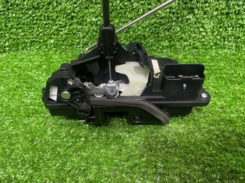 Замок двери задней правой, 2000 рублей, Москва