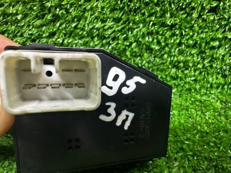 Кнопка стеклоподъемника, 500 рублей, Москва