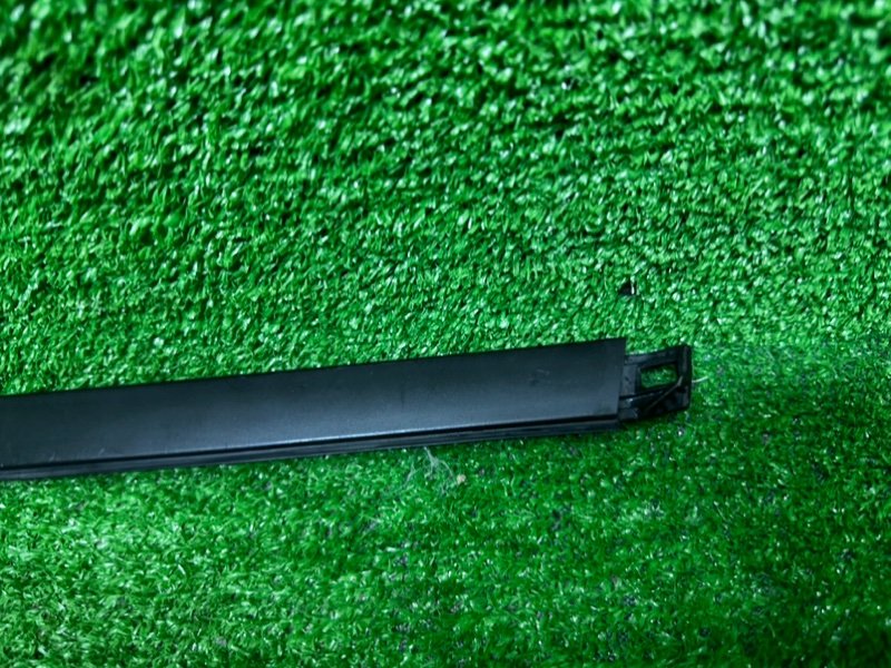 Молдинг лобового стекла, 2000 рублей, Москва