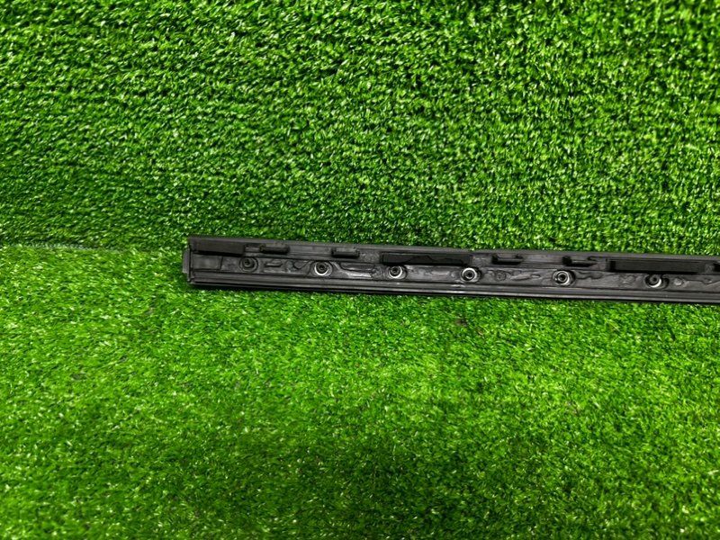 Молдинг лобового стекла, 2000 рублей, Москва