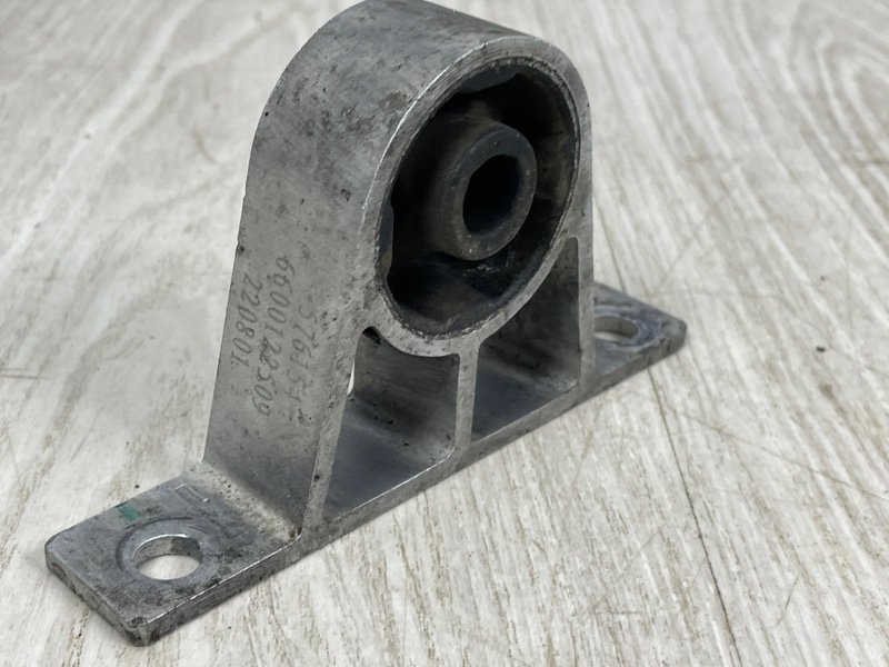 Кронштейн глушителя, 1000 рублей, Москва