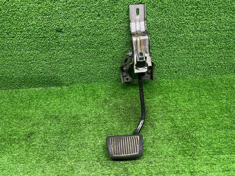 Педаль тормоза, 1000 рублей, Москва