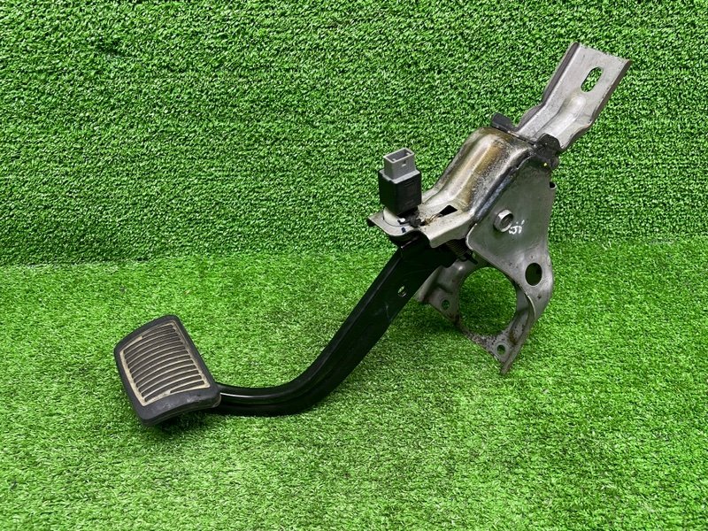 Педаль тормоза, 1000 рублей, Москва