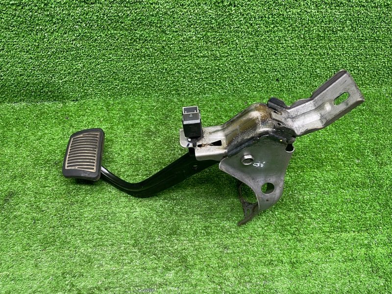 Педаль тормоза, 1000 рублей, Москва