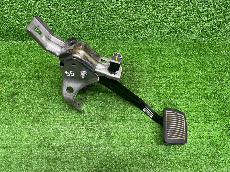 Педаль тормоза, 1000 рублей, Москва