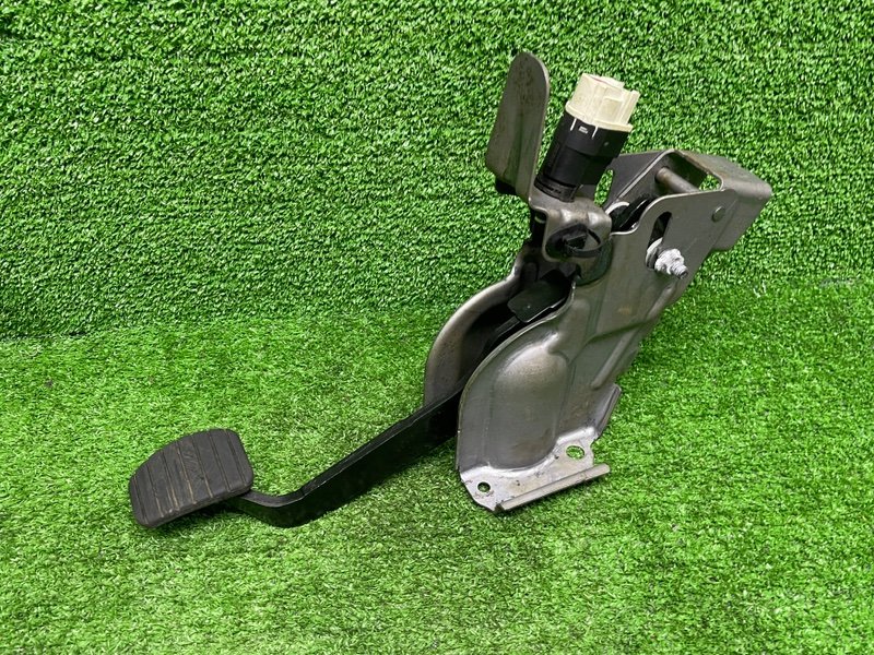 Педаль тормоза, 1000 рублей, Москва