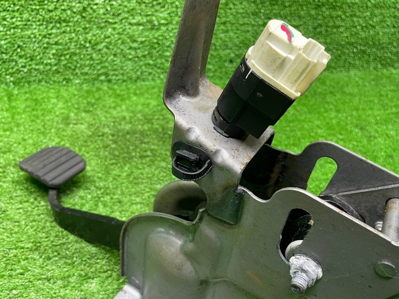 Педаль тормоза, 1000 рублей, Москва