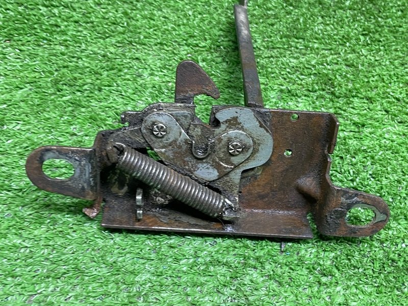 Замок капота, Москва