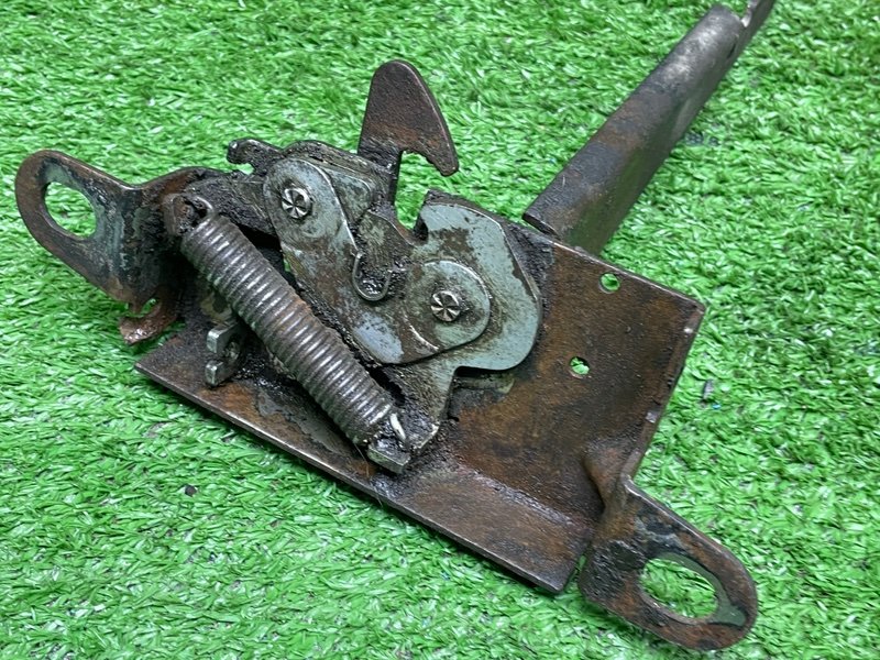 Замок капота, Москва