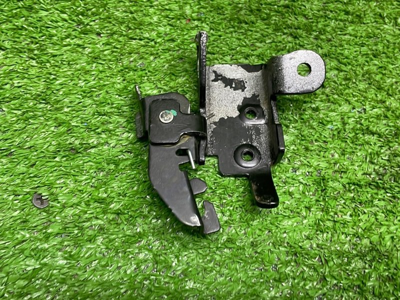 Ответная часть замка багажника, Москва