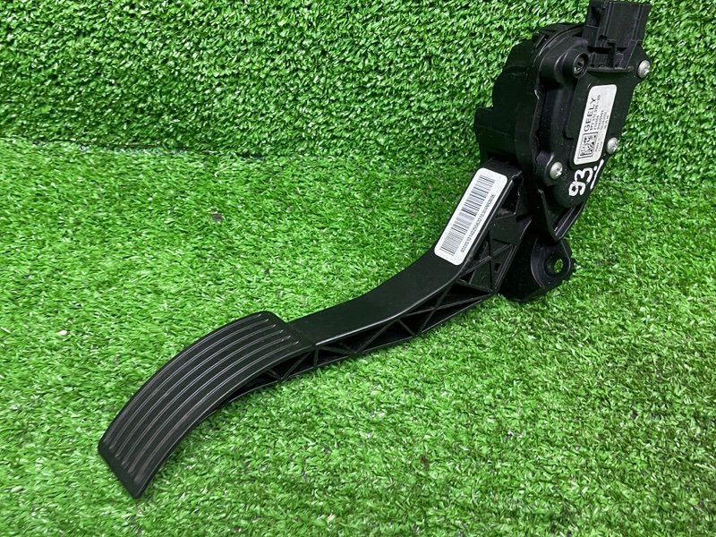 Педаль газа, 2000 рублей, Москва